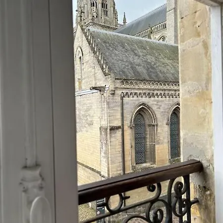 Face A La Cathedrale بايو